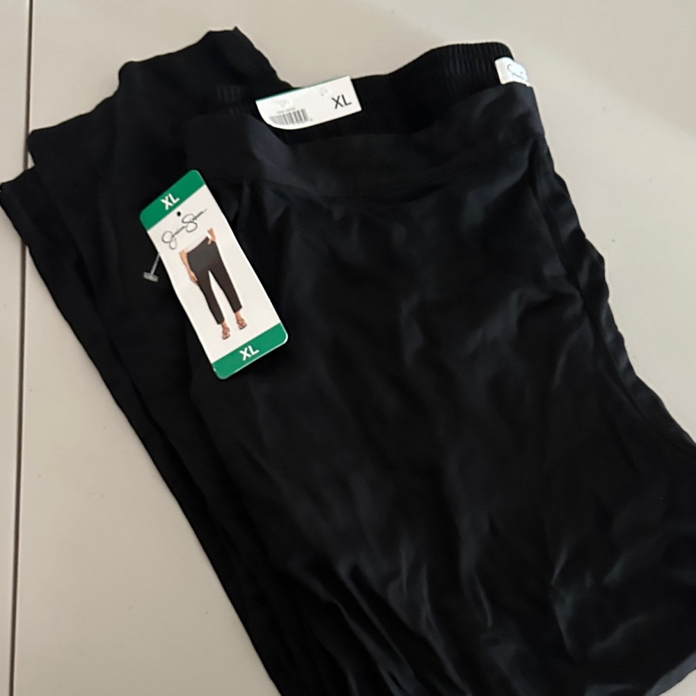 Jessica Simpson Black Capris